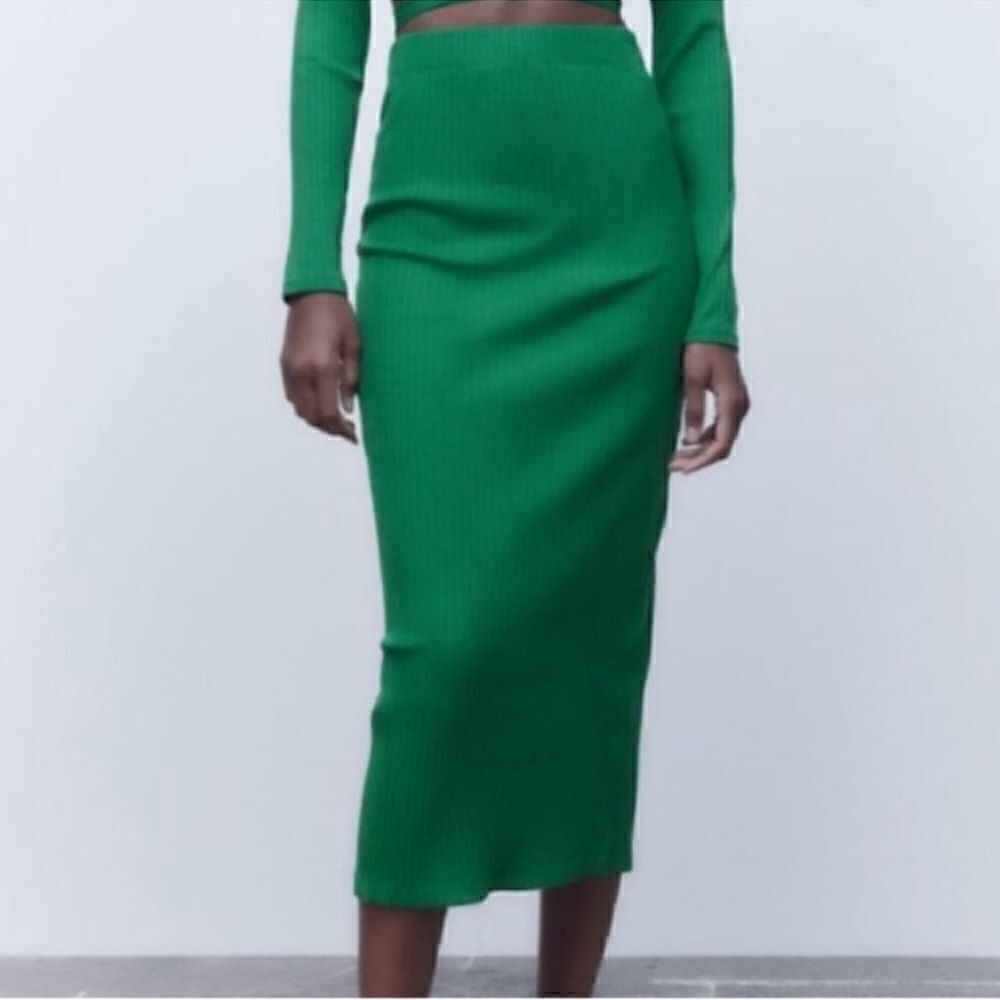 Zara Black Ribbed Midi Skirt(Size Medium)
